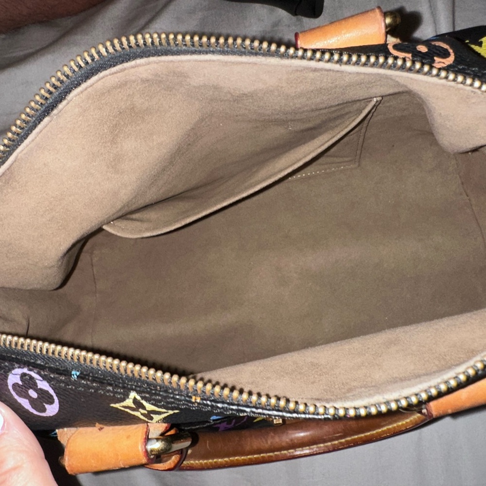 Louis Vuitton Black Speedy with Iconic Monogram and Gold Hardware - Picture 2 of 6